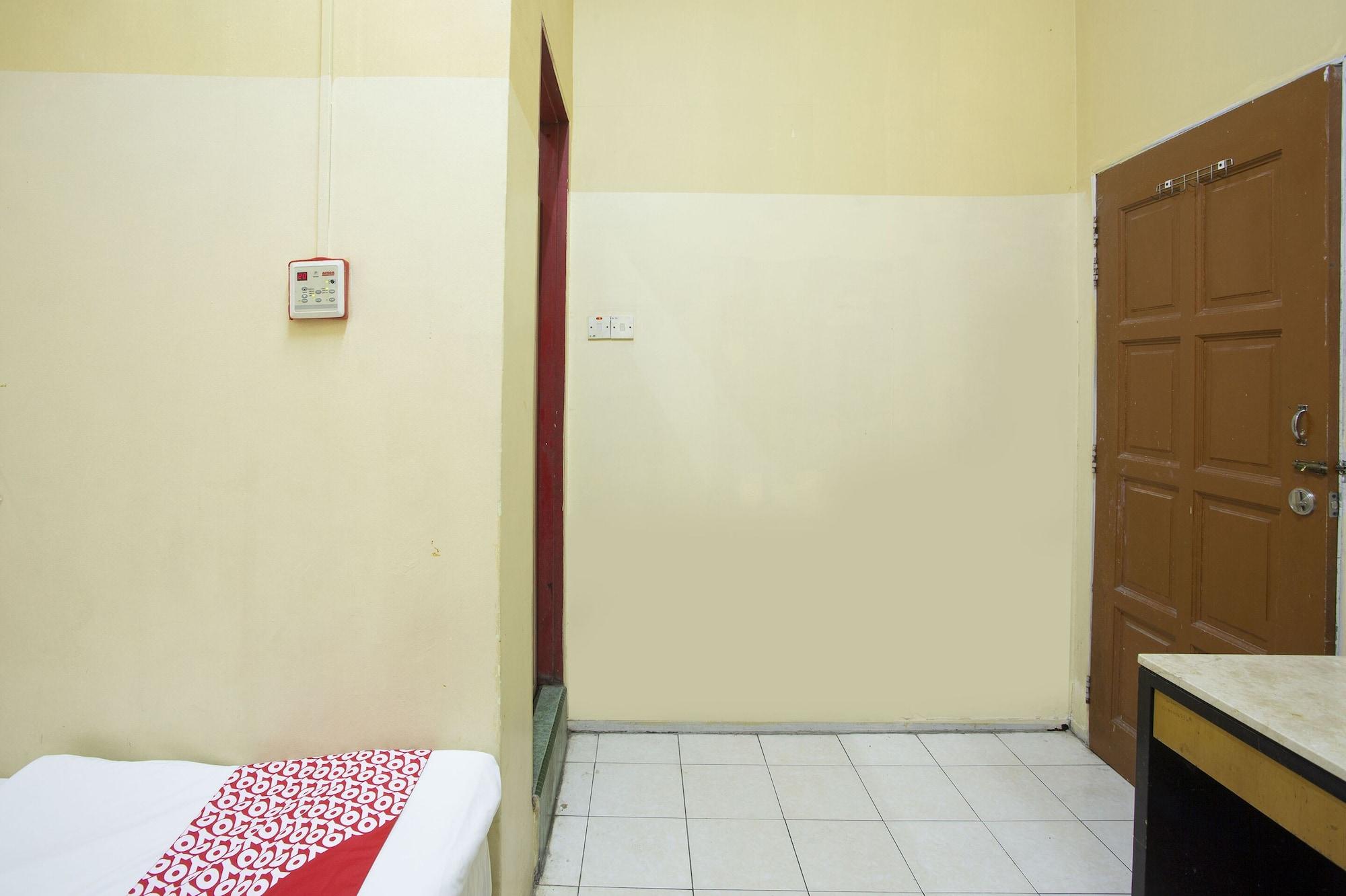 SPOT ON 90137 Casavilla Hotel Pudu 50/50
