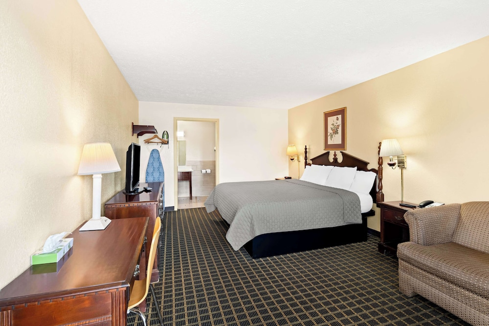 Americas Best Value Inn & Suites Mt. Pleasant 14/28