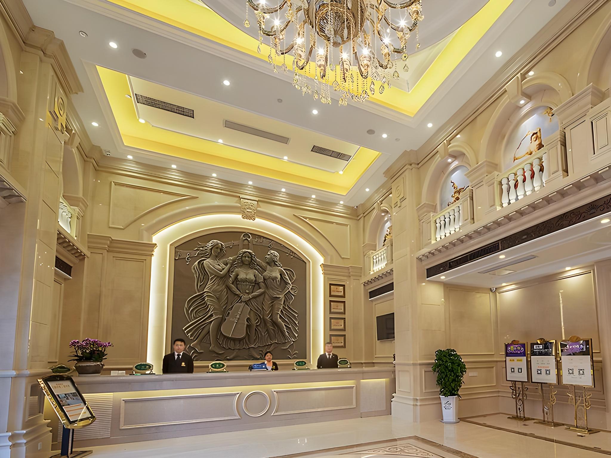 Vienna International Hotel (Nanjing South Railway Station, Hohai University Metro Station) 5/35