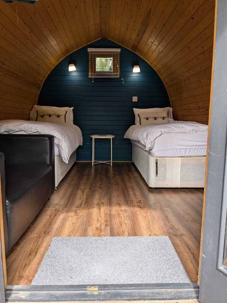The Little Hide - Grown Up Glamping 14/50