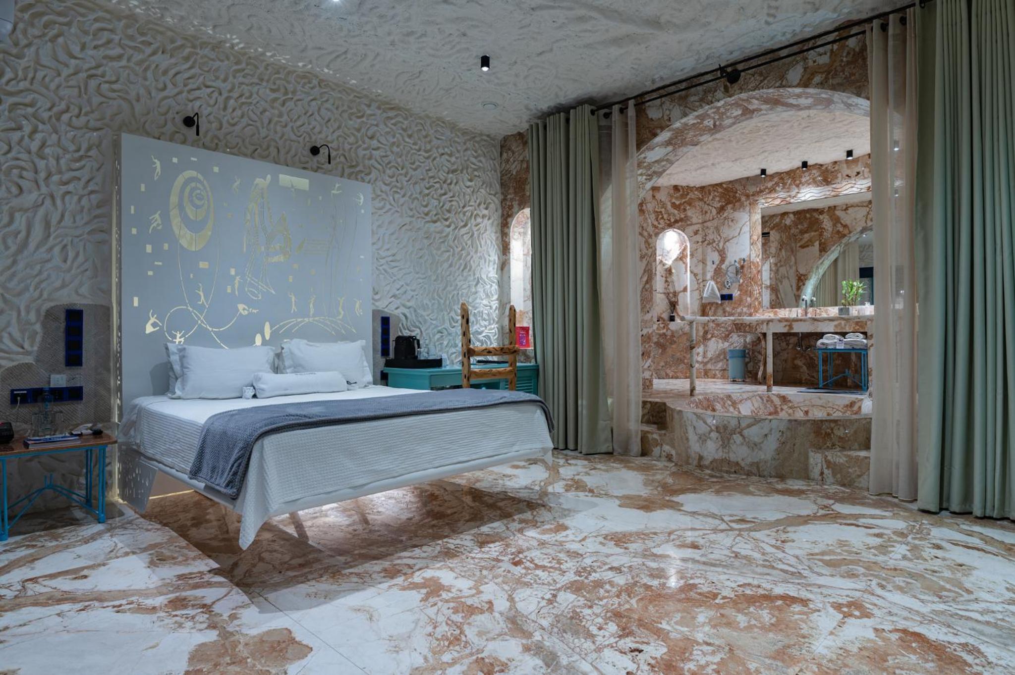 2 Bedrooms, Suite, with Pool