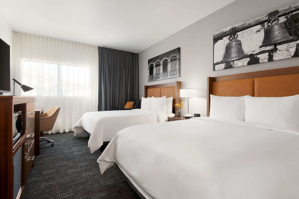 La Quinta Inn And Suites By Wyndham San Luis Obispo Downtown 15/65