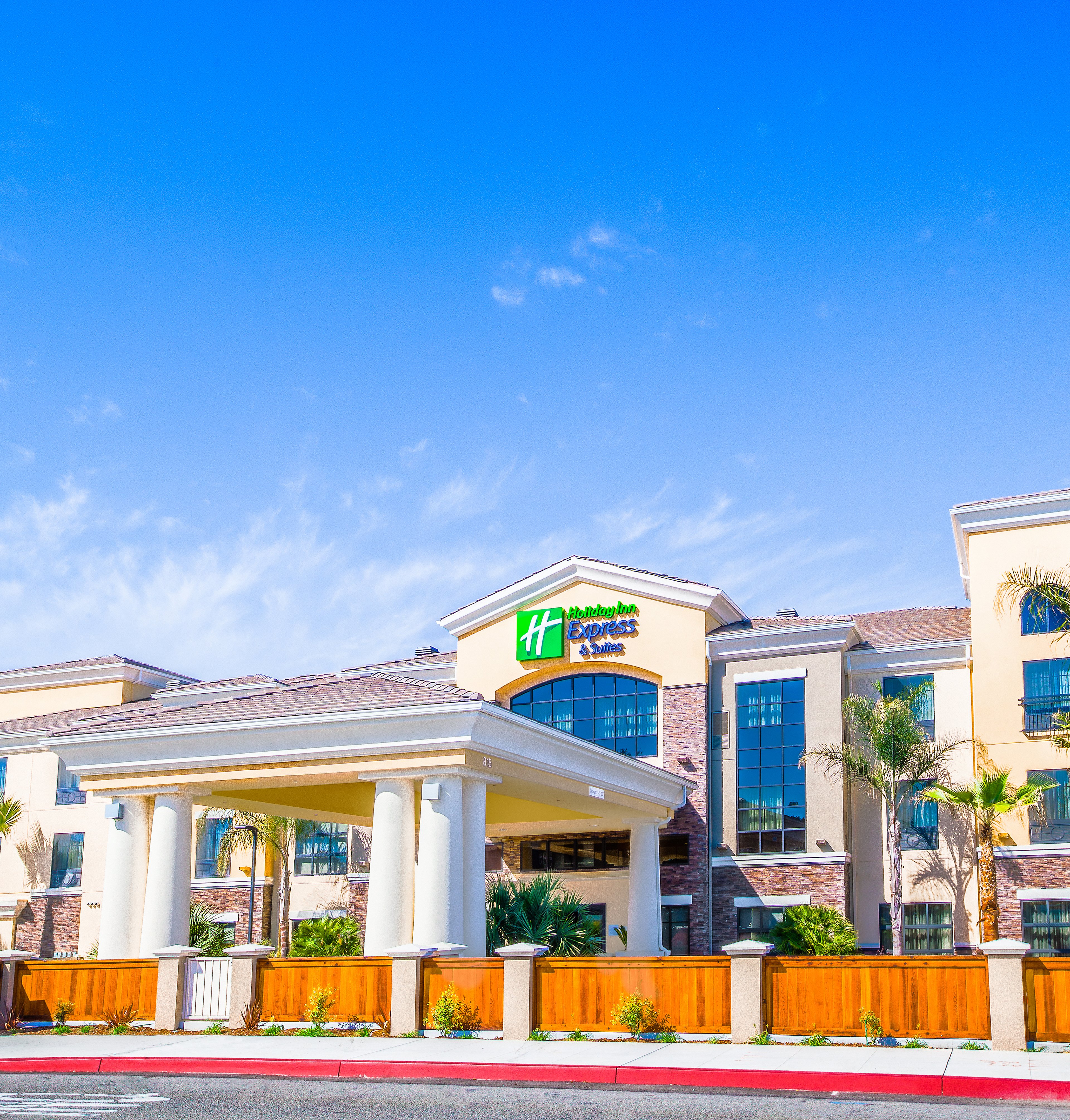 Holiday Inn Express Suites Eureka 2/56