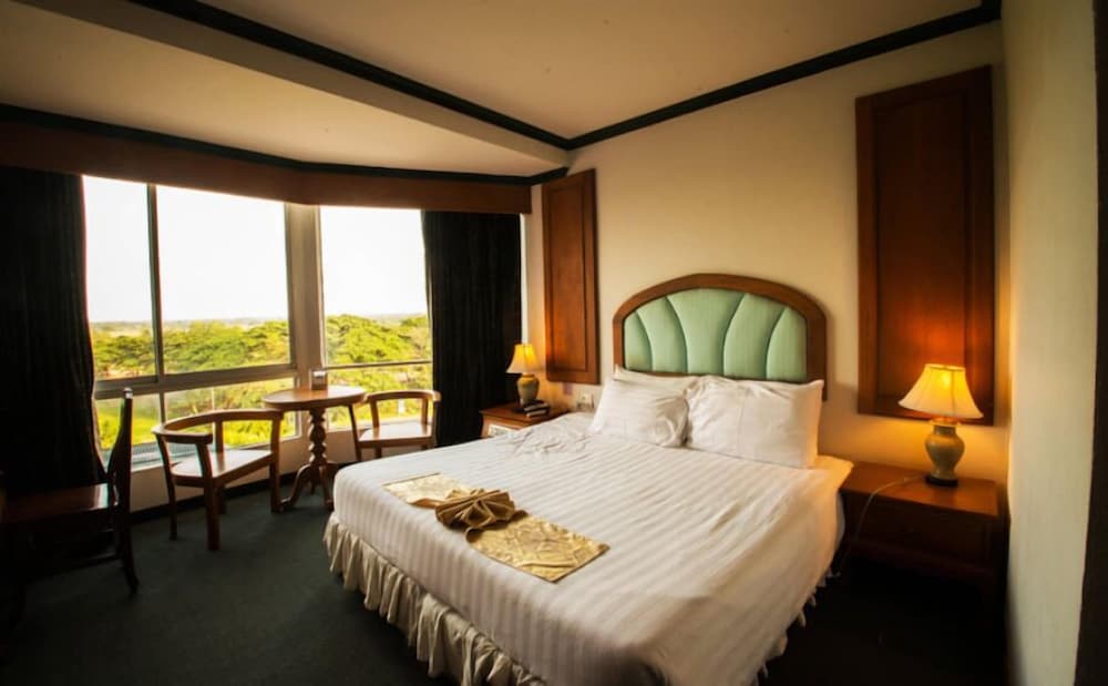 Thepnakorn Hotel 25/48