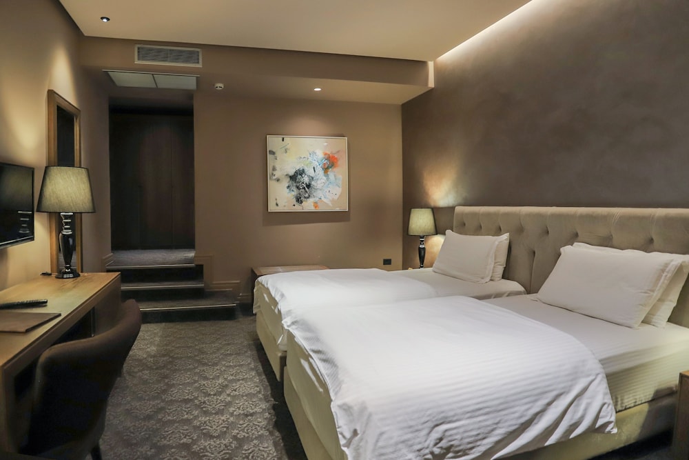 Mondial Hotel Tirana 14/70