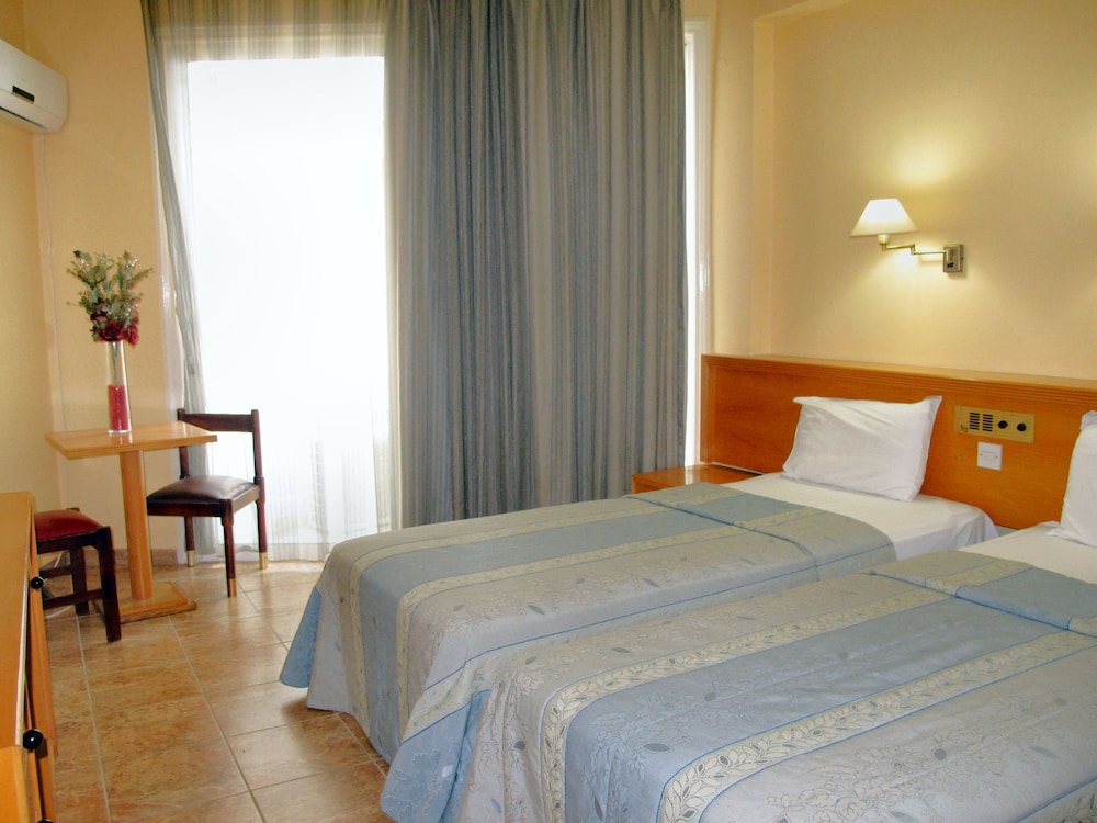 Flamingo Beach Hotel 13/35