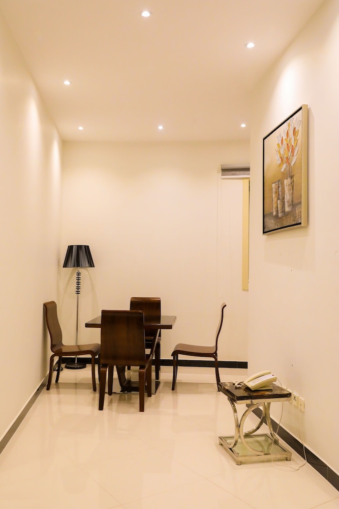 أجنحة الغرف الهادئة من خلال الغرف الهادئة(Quiet Rooms Suites) 8/25