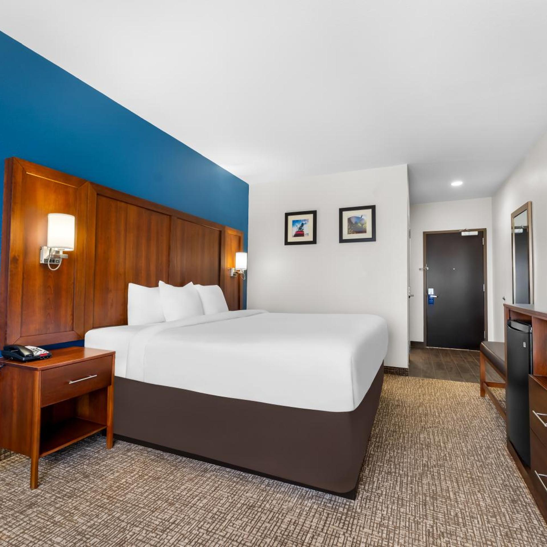 EFFICIENCY, KING BED