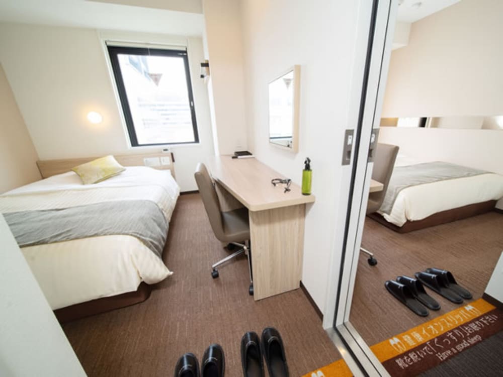 CONNECTING, DOUBLE BED