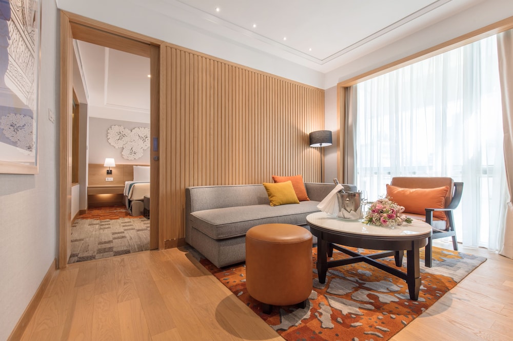 Holiday Inn Bangkok Hotel 46/76