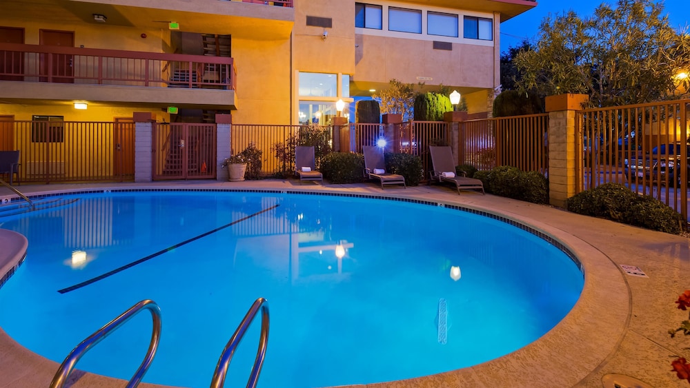 Best Western Plus Inn Of Hayward 3/40