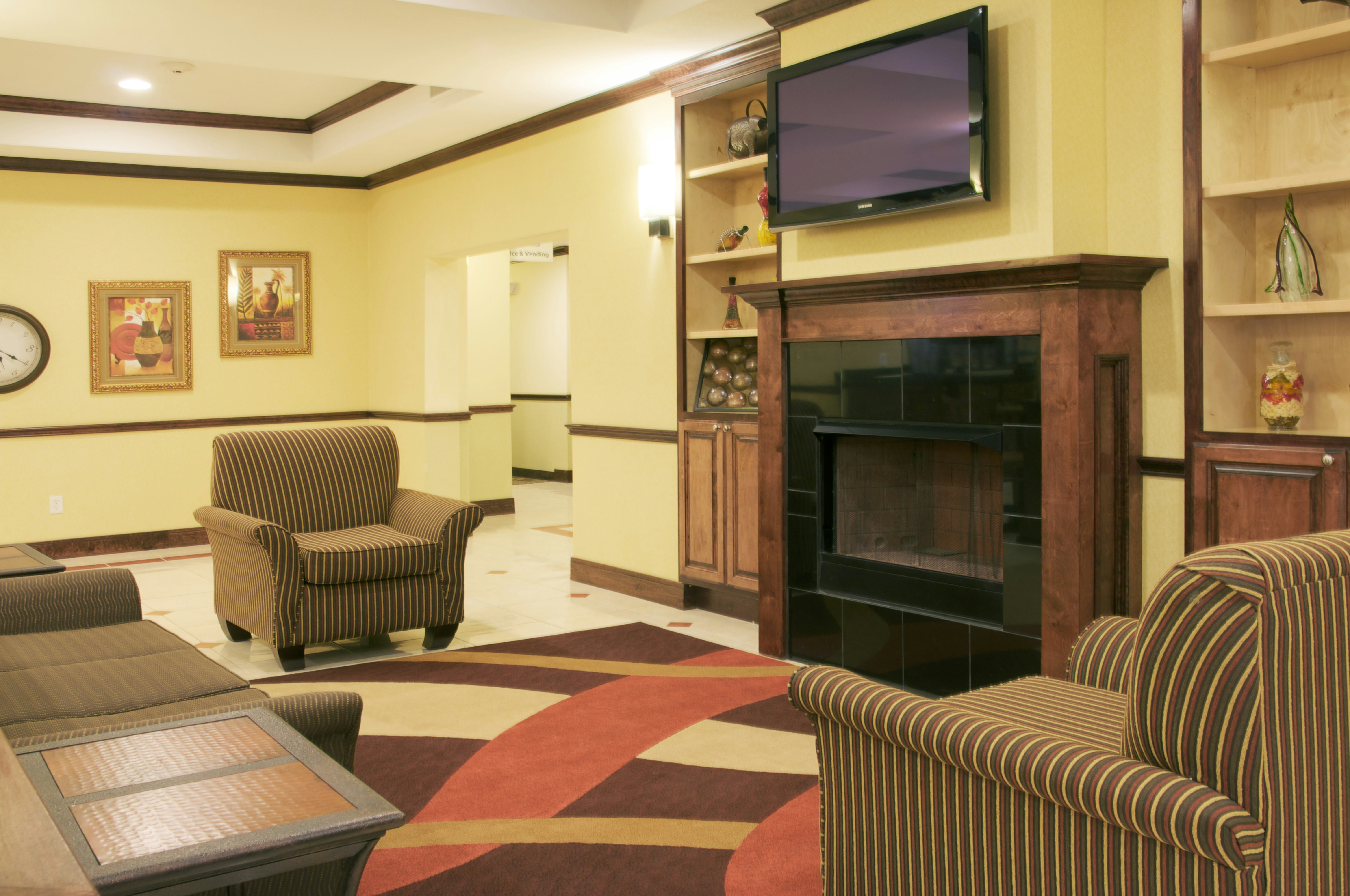 Holiday Inn Express Hotel & Suites Winnie 47/63