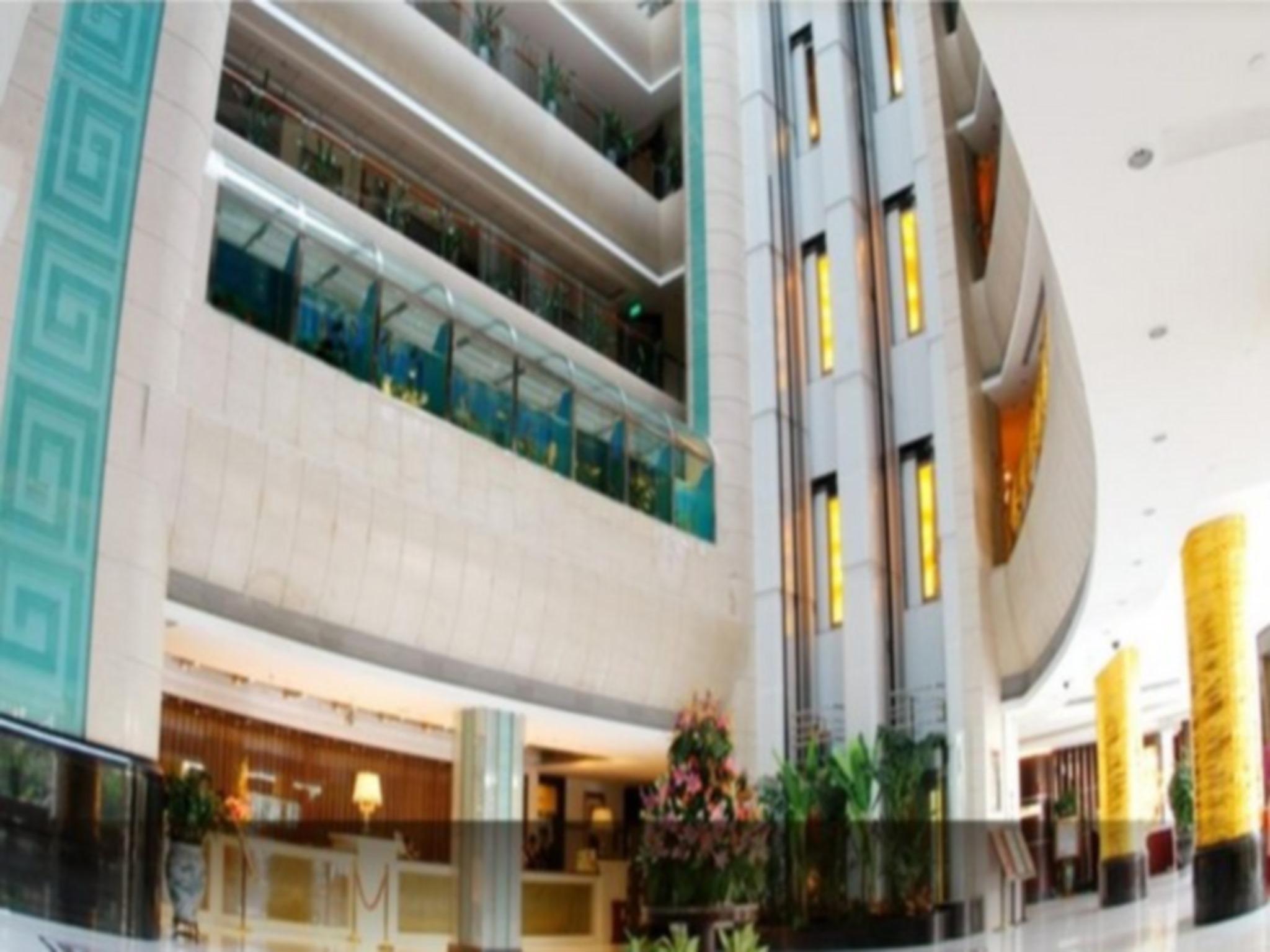 Rich Hotel 6/43