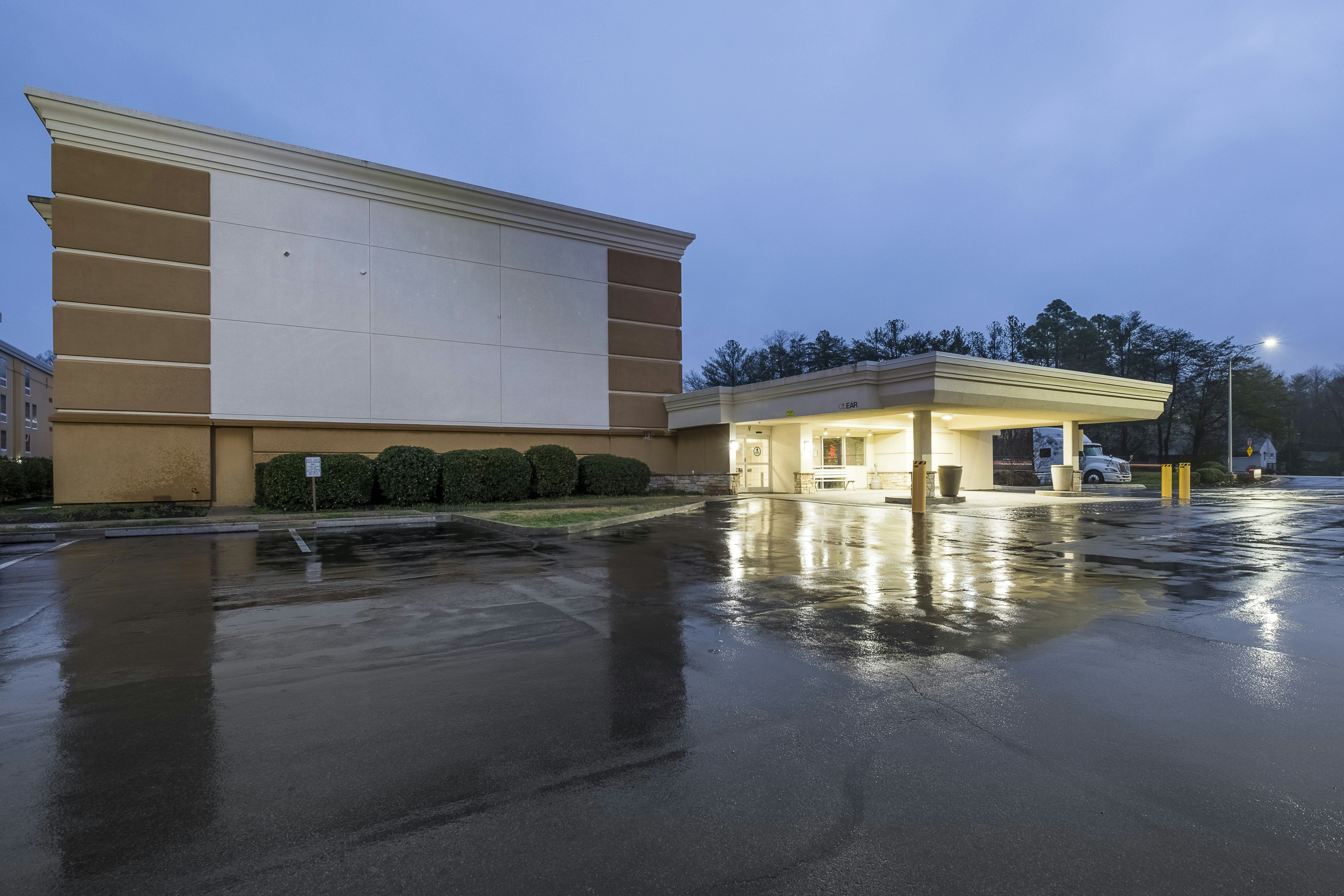Red Roof Inn Knoxville Central Papermill Road 24/45