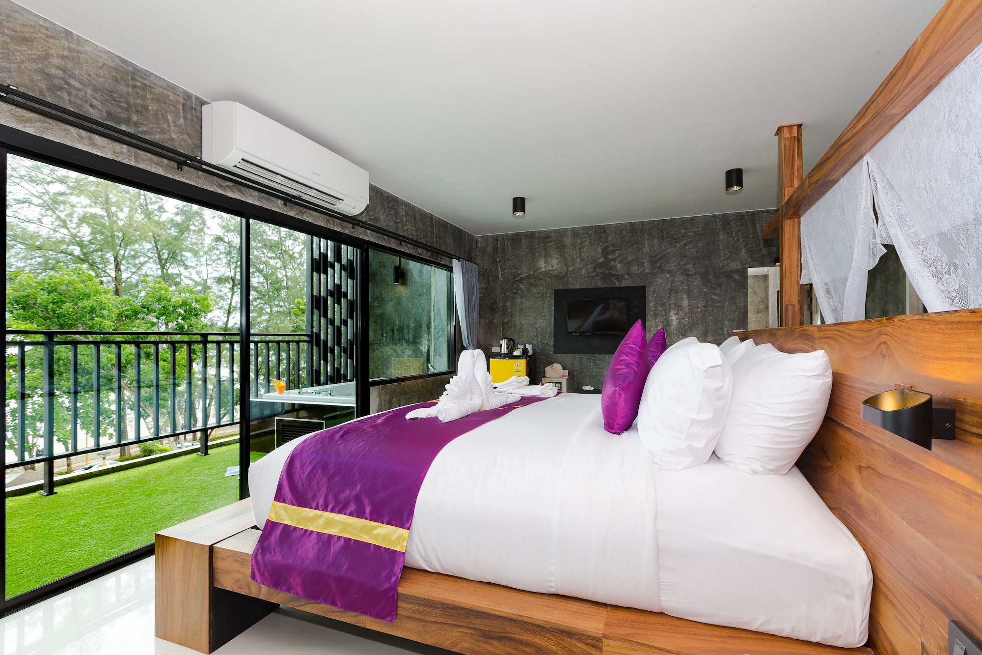 GRAND, DELUXE, SEA VIEW