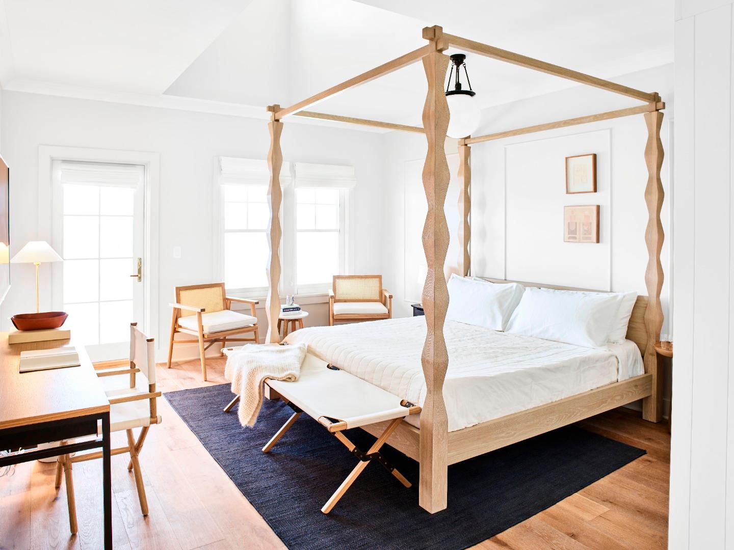 Room, King Bed, Lake View
