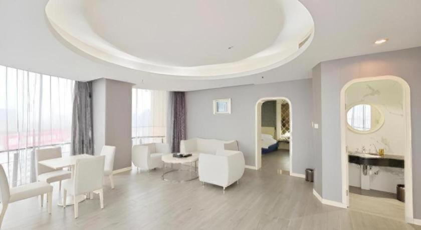 Foshan Huaxia Pearl Hotel 53/82
