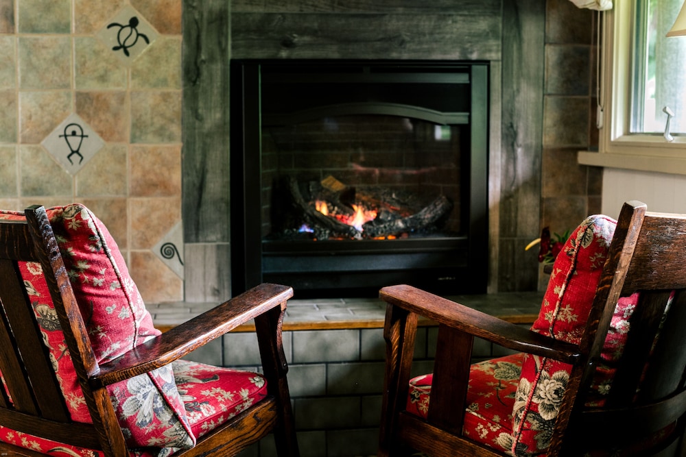 Kilauea Lodge and Restaurant 52/76