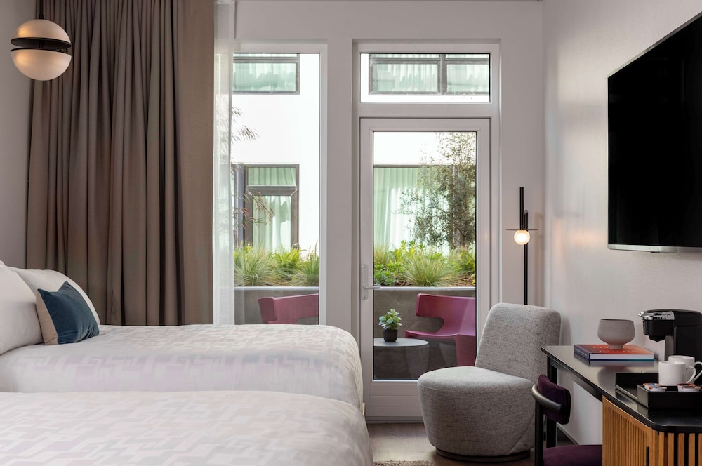 Urban, King Bed, Terrace، Kissel Uptown Oakland, in the Unbound Collection by Hyatt 5/10