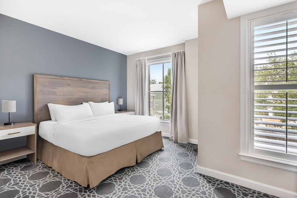 1 Bedroom, Deluxe, Suite, King Bed, Sofa