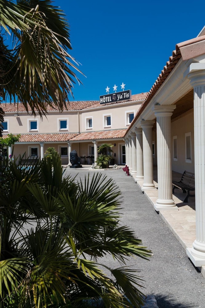 INTER HOTEL LE YA'TIS 41/48