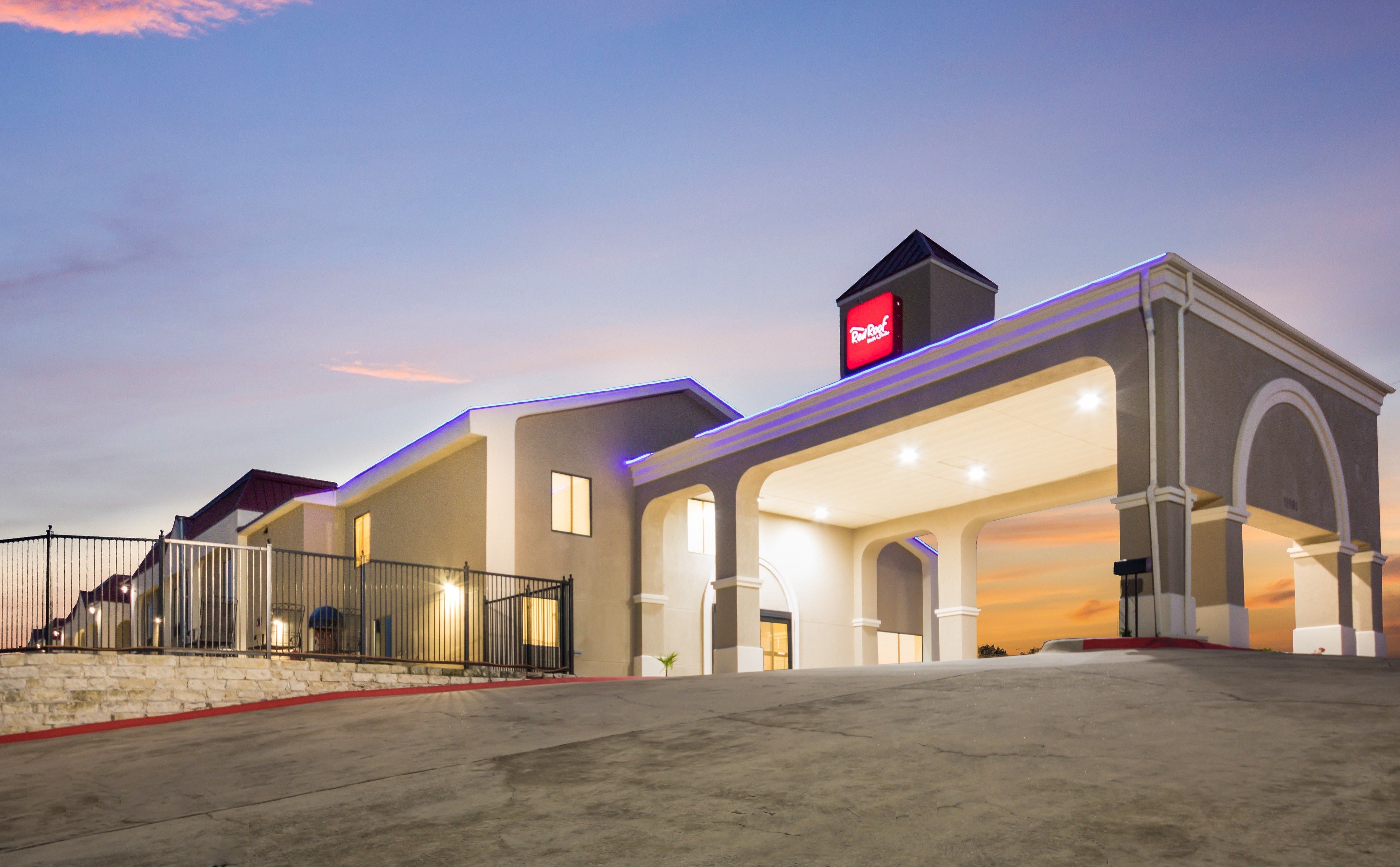 Red Roof Inn & Suites Austin East - Manor in MANOR - TX