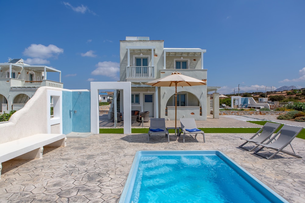 Sun and Moon Villas and Suites 60/72