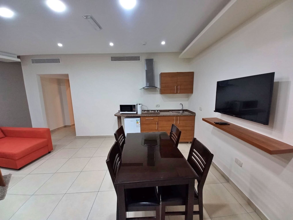 Lujain Hotel Suites 47/50