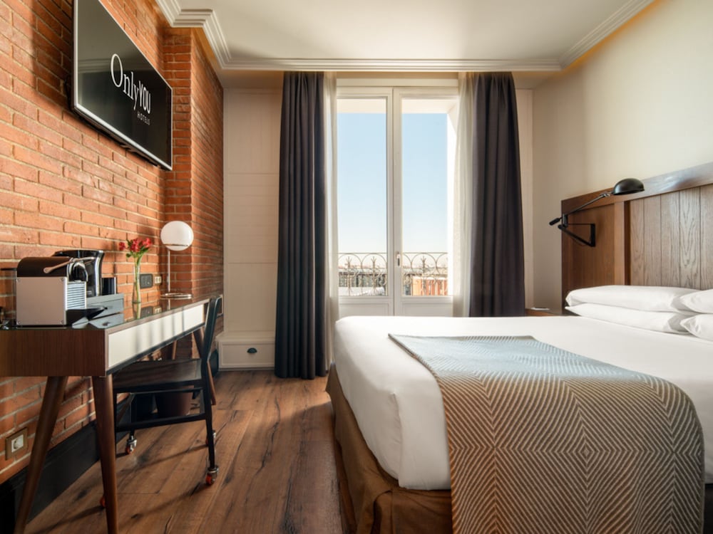 DELUXE, DOUBLE BED, BALCONY