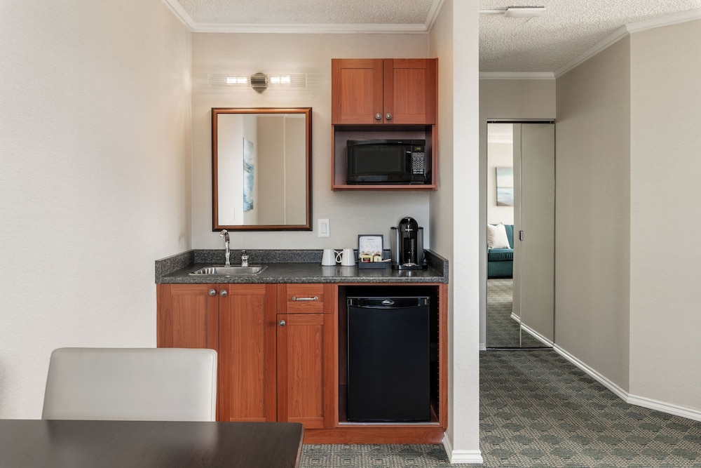 Chateau Victoria Hotel And Suites 7/68