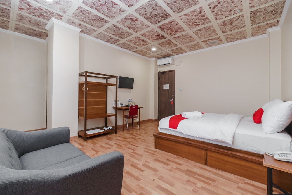 RedDoorz Plus near Soekarno Hatta Airport 2 14/30