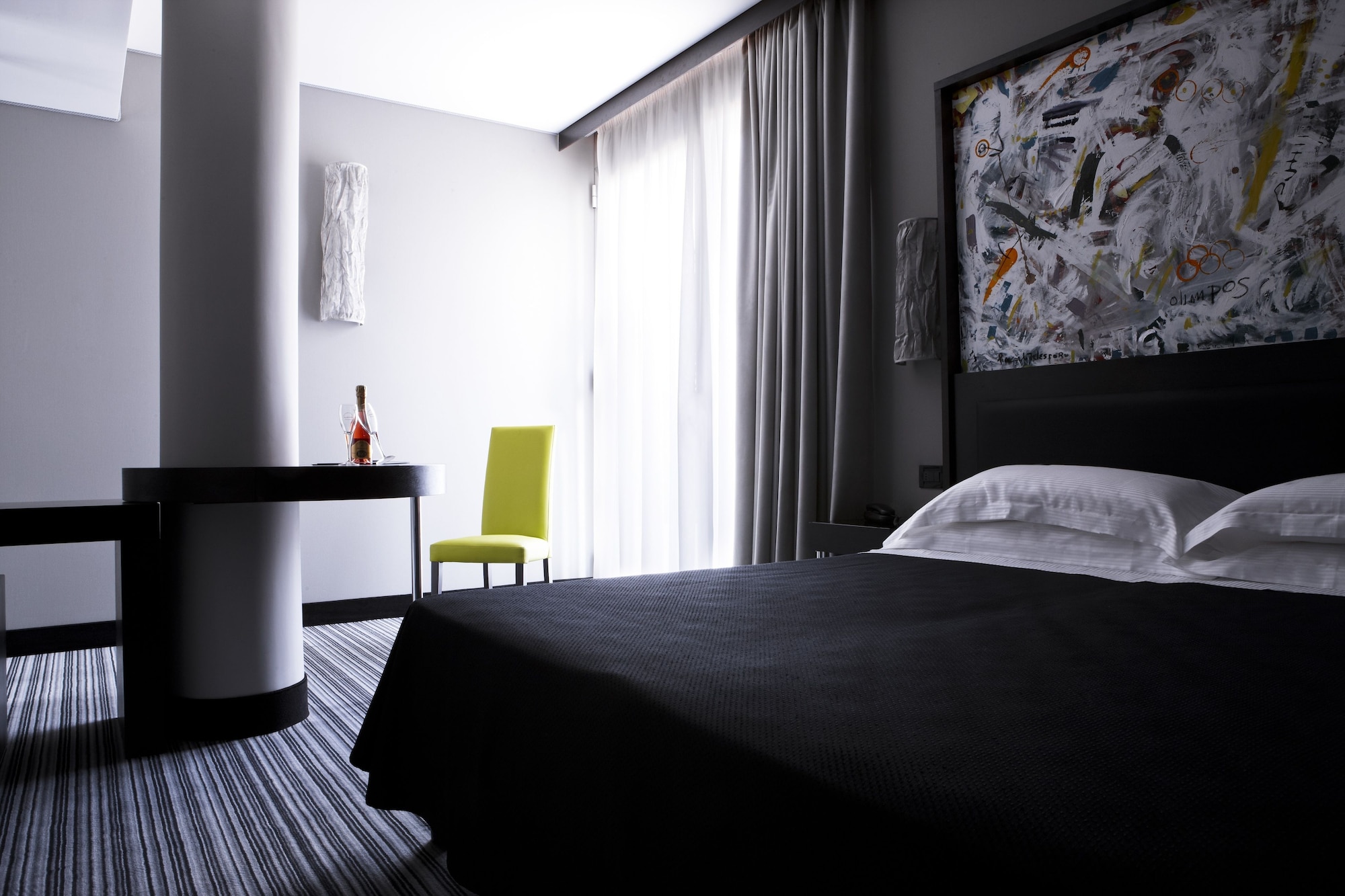 DELUXE, DOUBLE OR TWIN BED