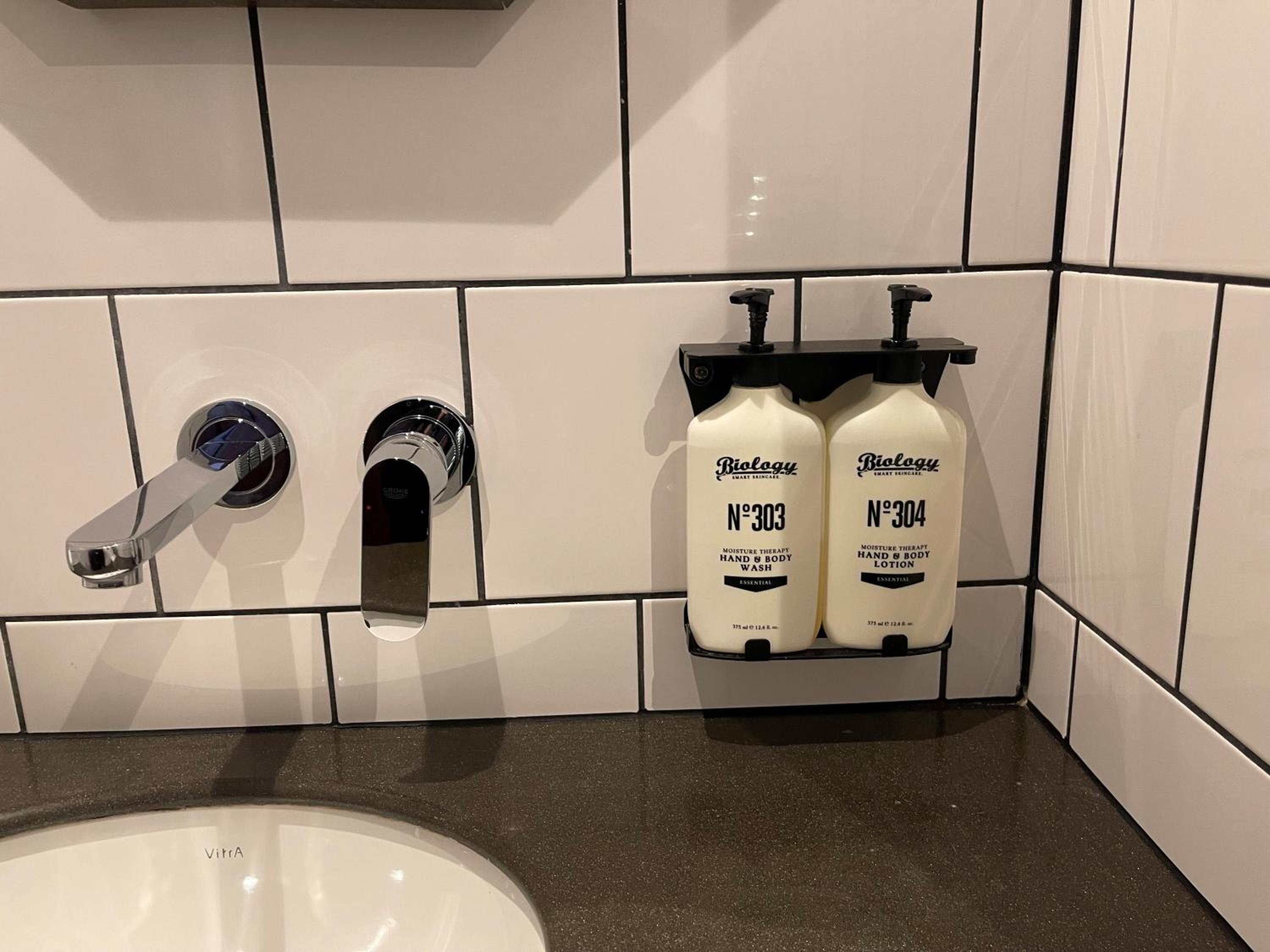 غرفة قياسية بسرير كوين، HOTEL INDIGO YORK 4/4