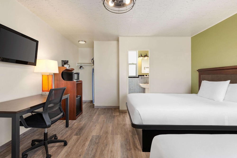 Baymont by Wyndham Fort Bragg 21/46