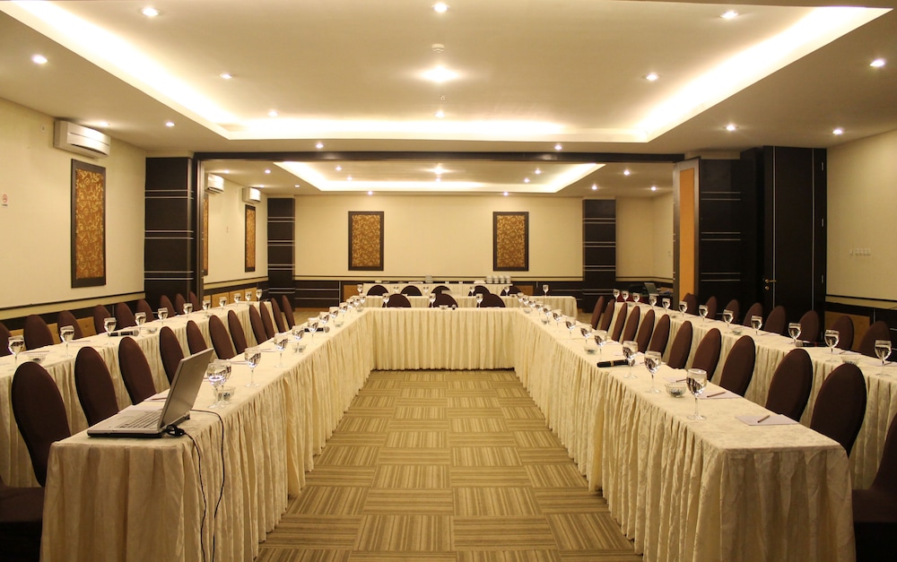 The Rich Jogja Hotel 75/81