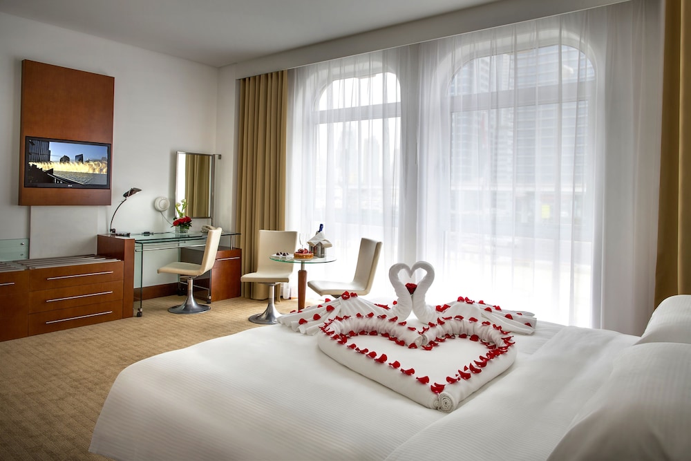 1 BEDROOM, SUITE, KING BED, BURJ KHALIFA VIEW