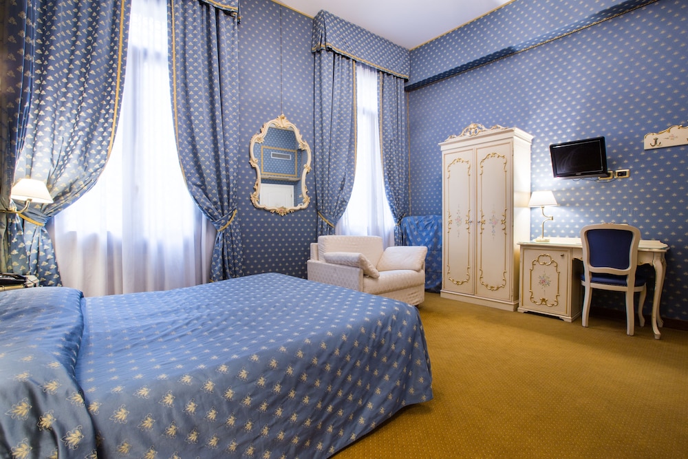 ROOM, TRIPLE