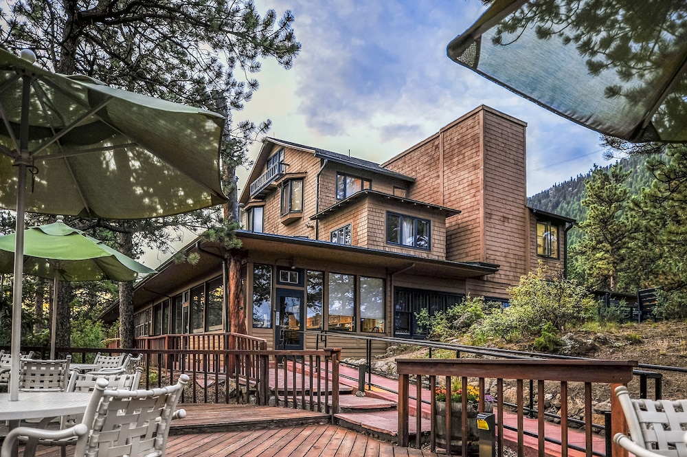 The Historic Crags Lodge 3/33