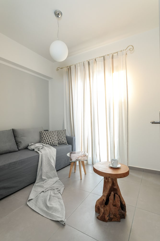 Sweet Home Naxos 27/50