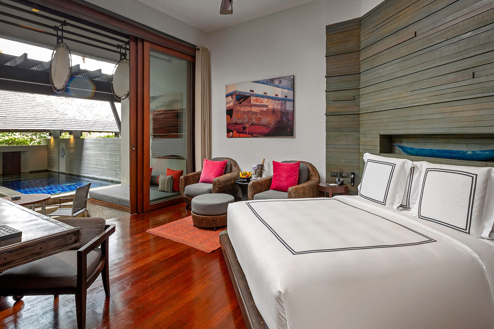 SUITE, PRIVATE POOL