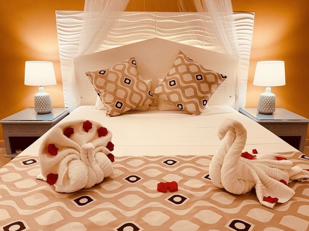 Tropicana Suites 11/50