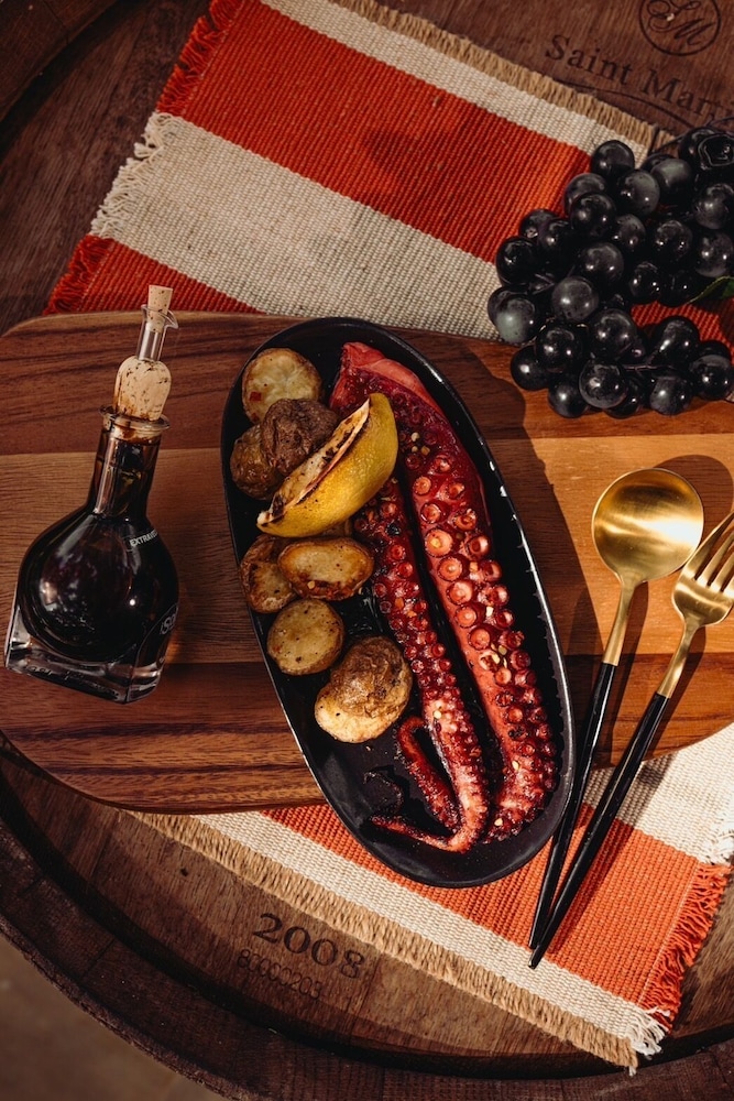 Issara Boutique Winery Hotel 32/78