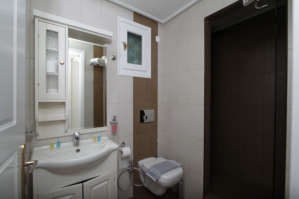Katerina Hotel 72/76