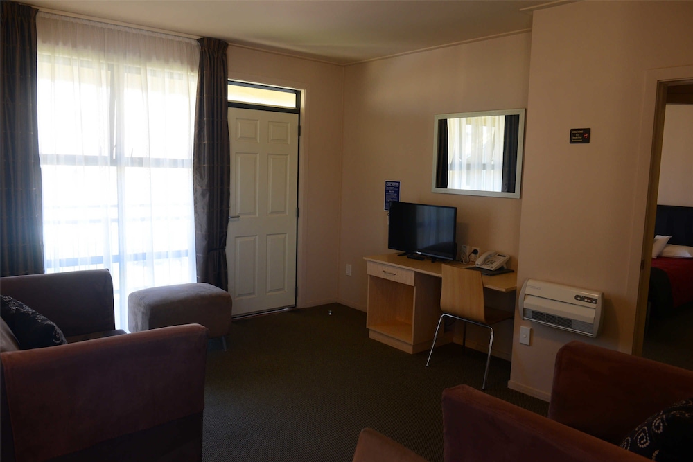 Victoria Court Motor Lodge 30/60