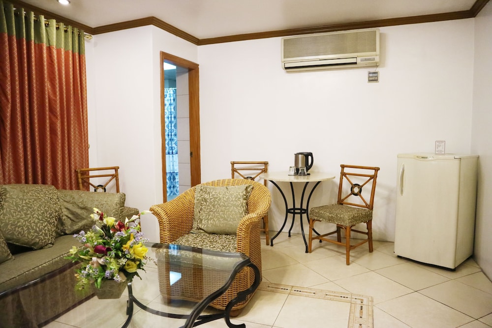 Golden Pine Hotel 30/41