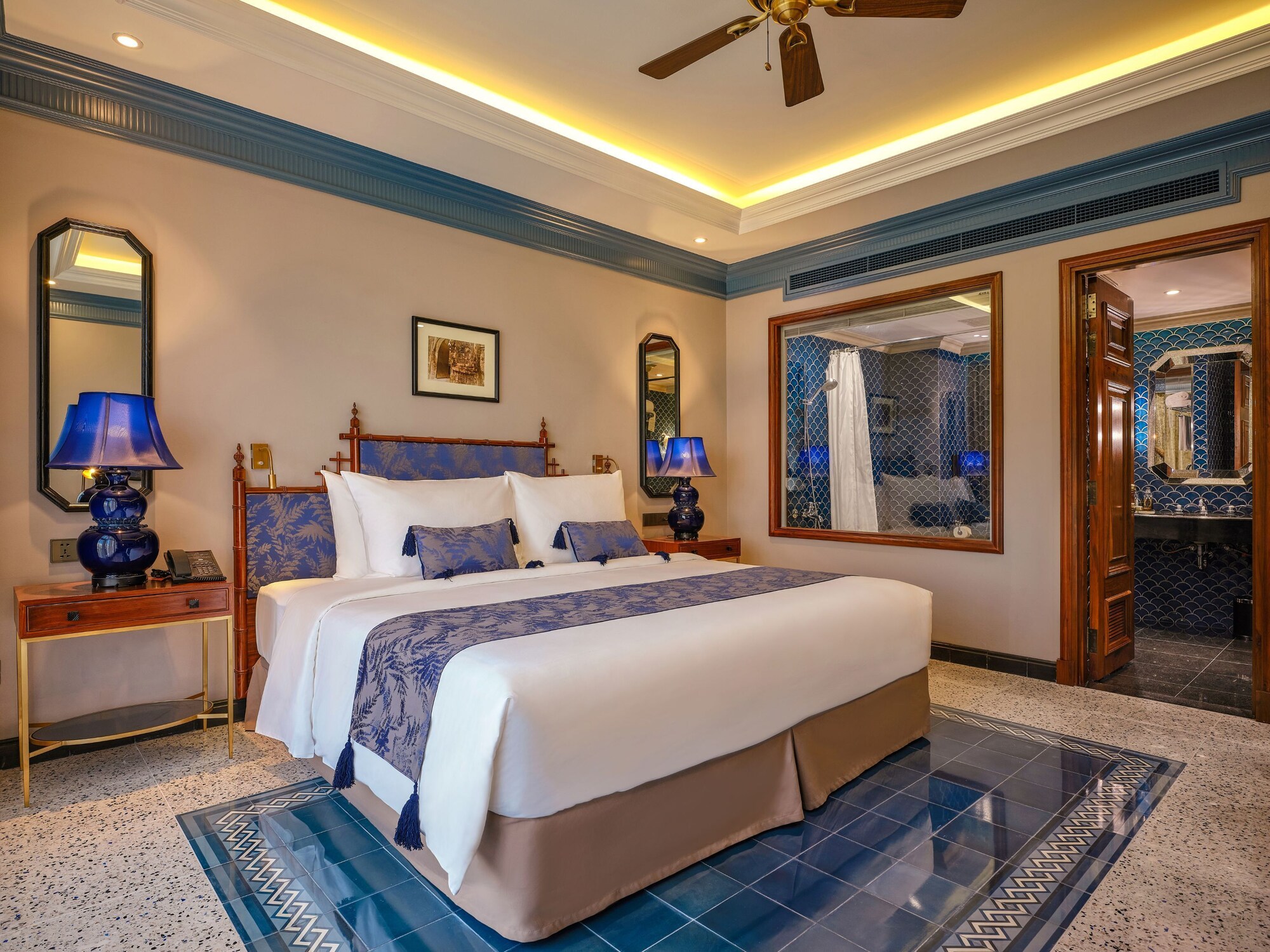 JUNIOR SUITE