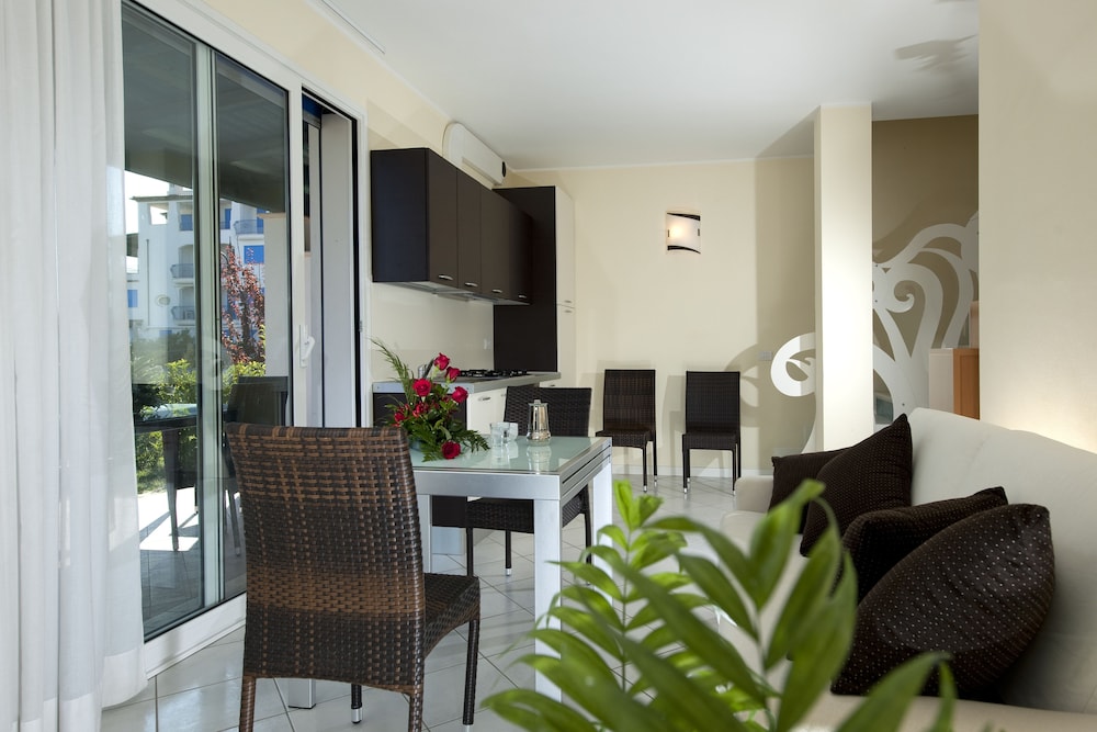 PORTOVERDE BEACH APARTMENTS 22/53