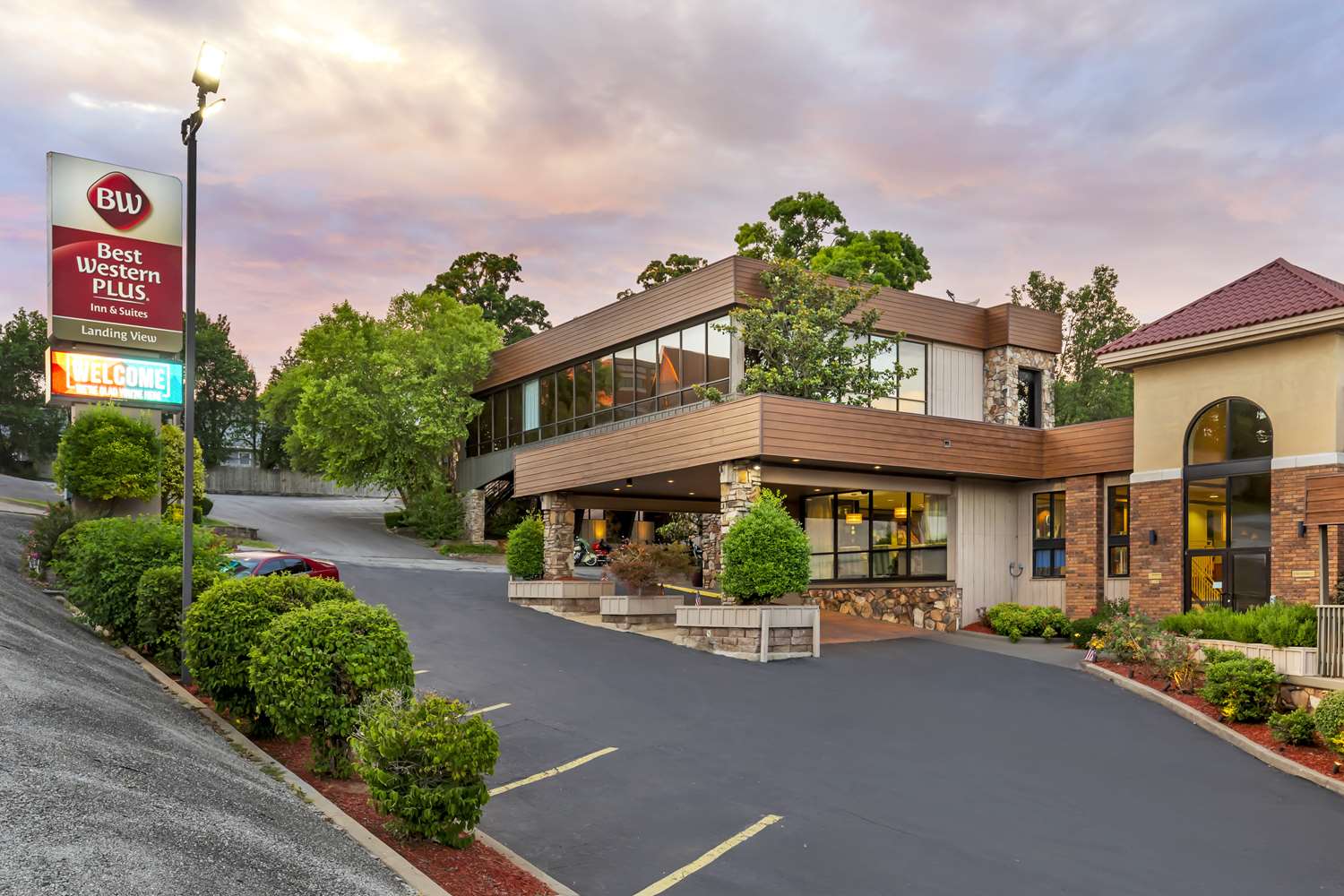 Best Western Plus Landing View Inn & Suites 51/51