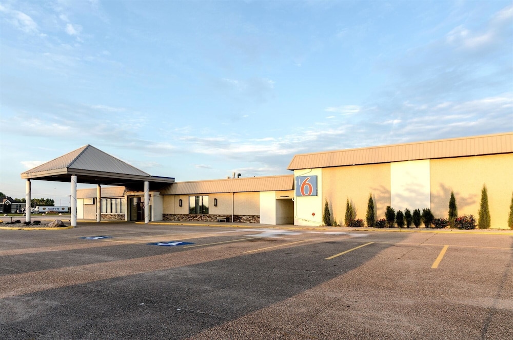 Motel6 York, NE 55/66