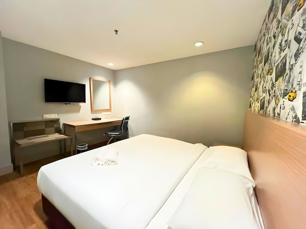 ROOM, KING BED